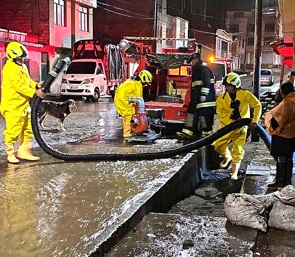 Inundaciones en Catambuco afectan 7 viviendas tras intensas lluvias
